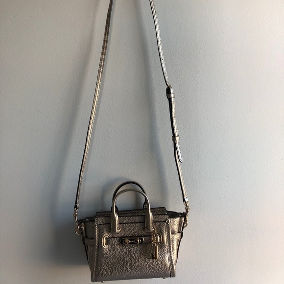 *NWOT* COACH Swagger Metallic Leather Mini Swagger 20 Crossbody Handbag Gold - Picture 6 of 11